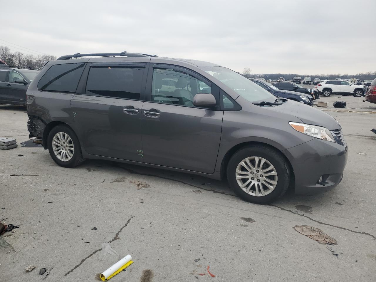 2015 TOYOTA SIENNA XLE - Фото 4