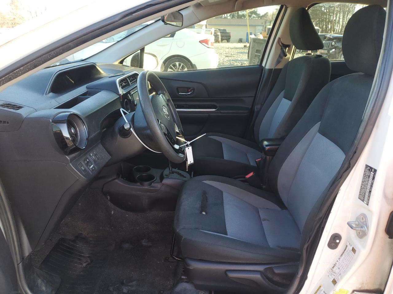 2018 TOYOTA PRIUS C - Фото 7