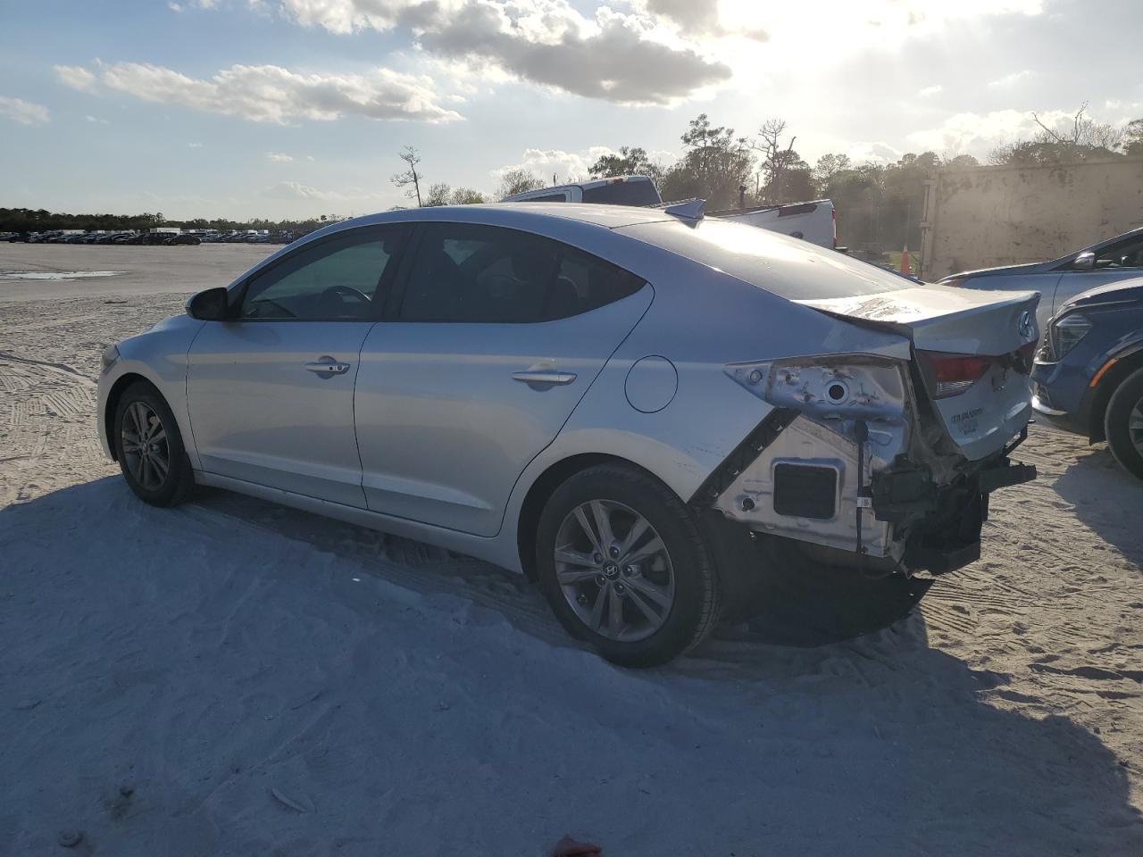 2018 HYUNDAI ELANTRA SE - Image 2