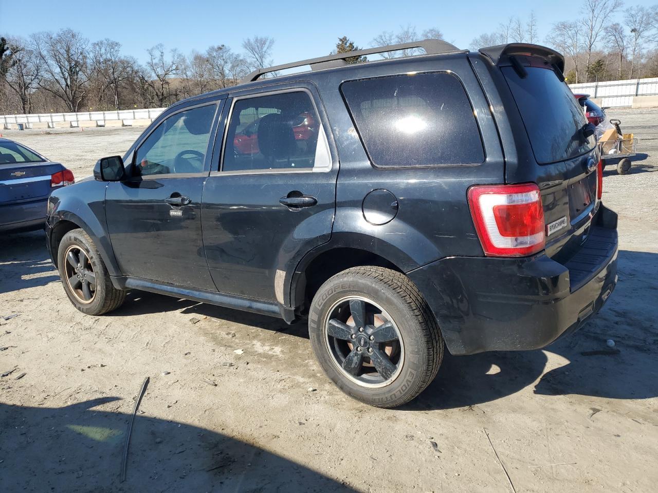 2010 FORD ESCAPE XLT - Image 2