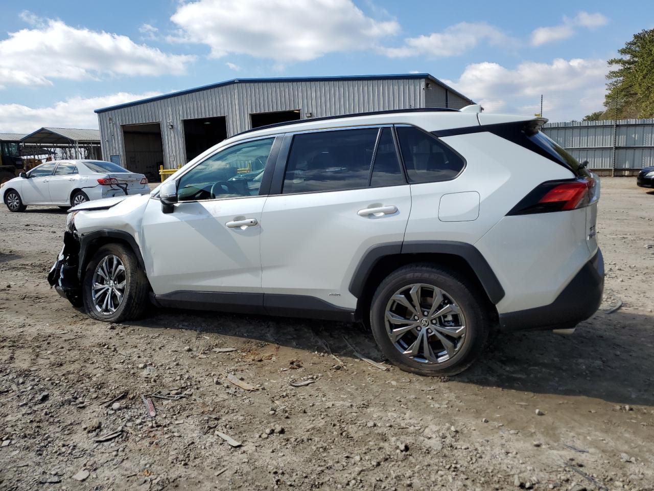 2022 TOYOTA RAV4 XLE P - Image 2
