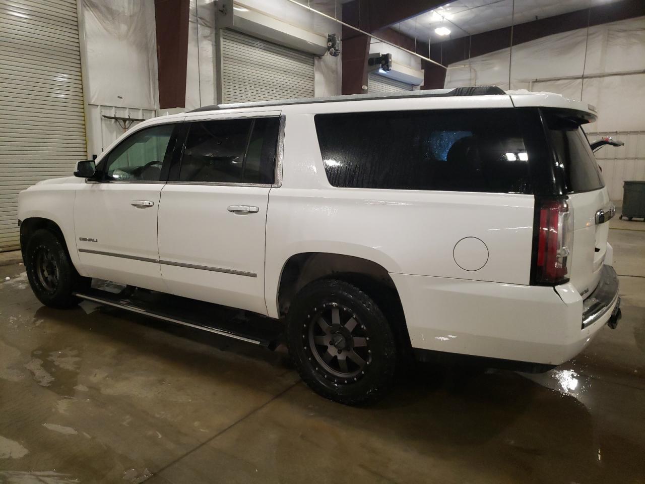 2016 GMC YUKON XL D - Фото 2