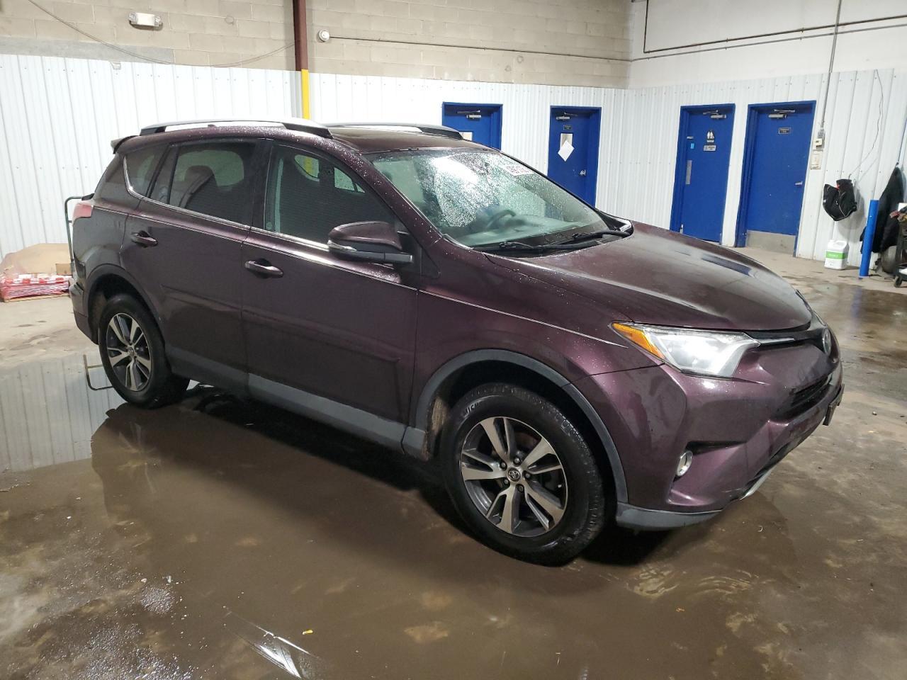 2017 TOYOTA RAV4 XLE - Image 4