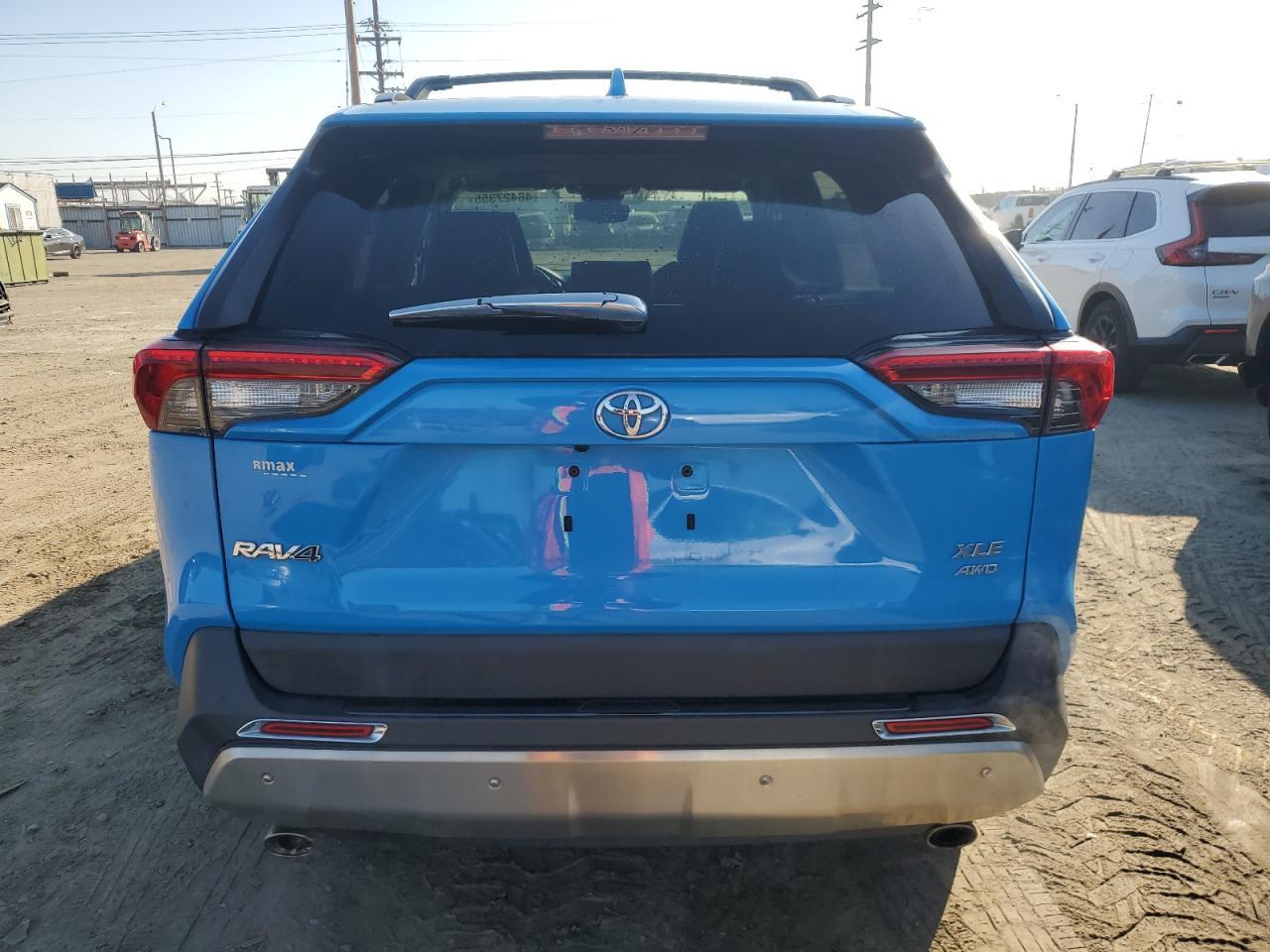 2020 TOYOTA RAV4 XLE P - Фото 6