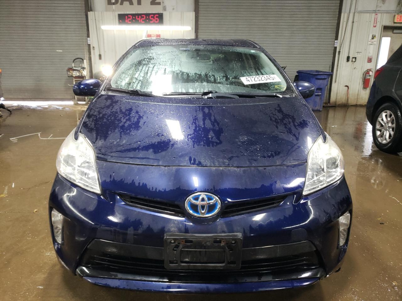 2015 TOYOTA PRIUS - Фото 5