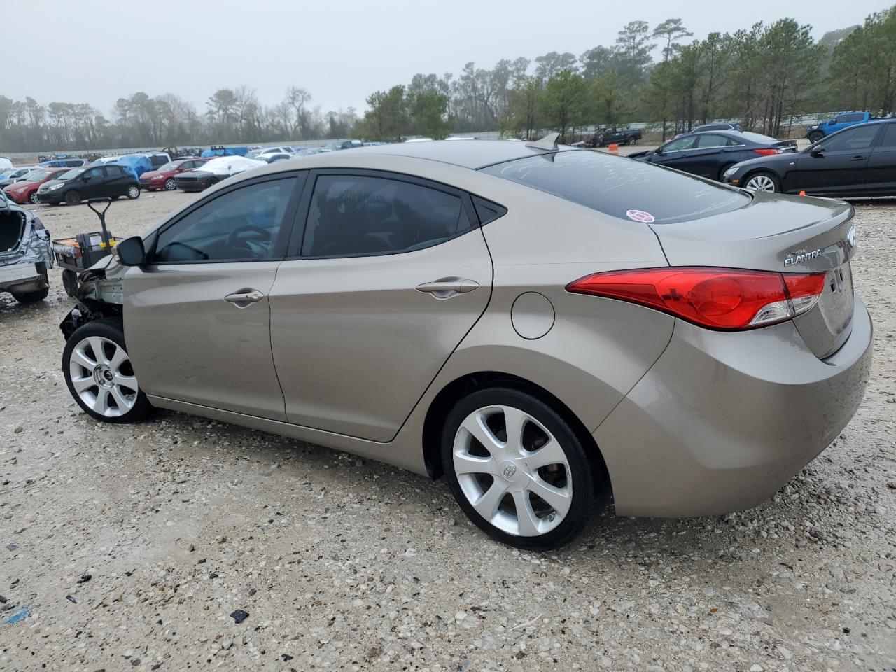 2013 HYUNDAI ELANTRA GL - Image 2