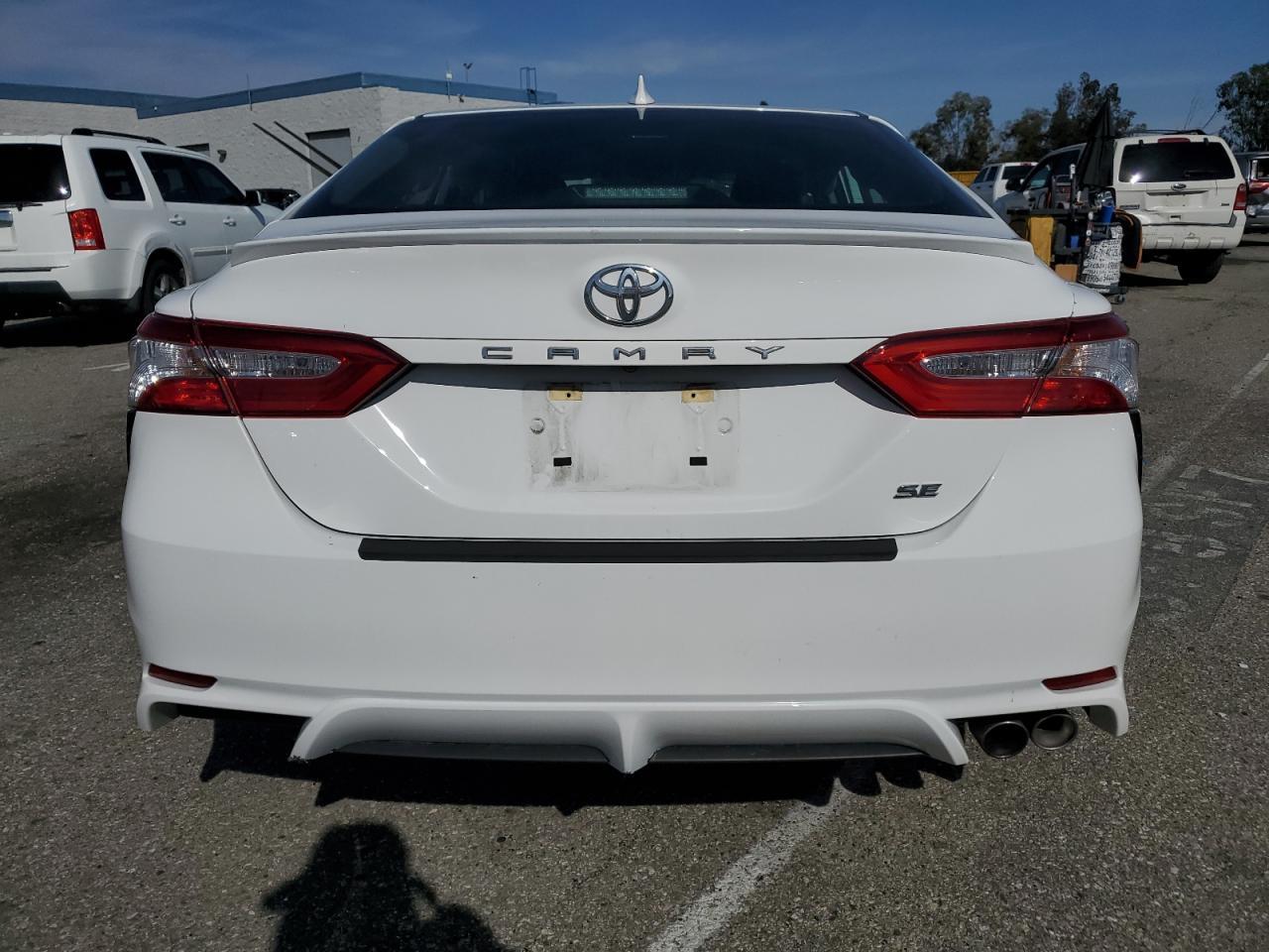 2020 TOYOTA CAMRY SE - Фото 6