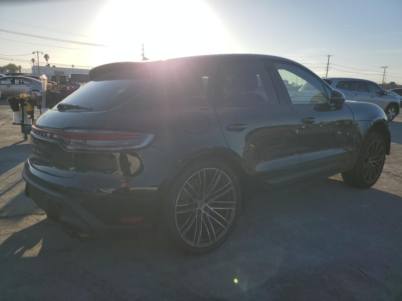 2023 PORSCHE MACAN BASE - Image 3