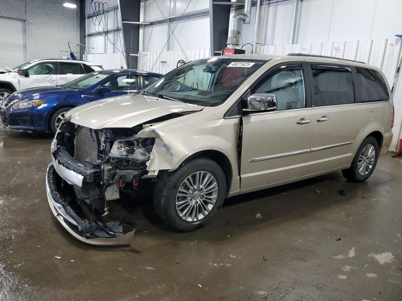 2014 CHRYSLER TOWN & COU