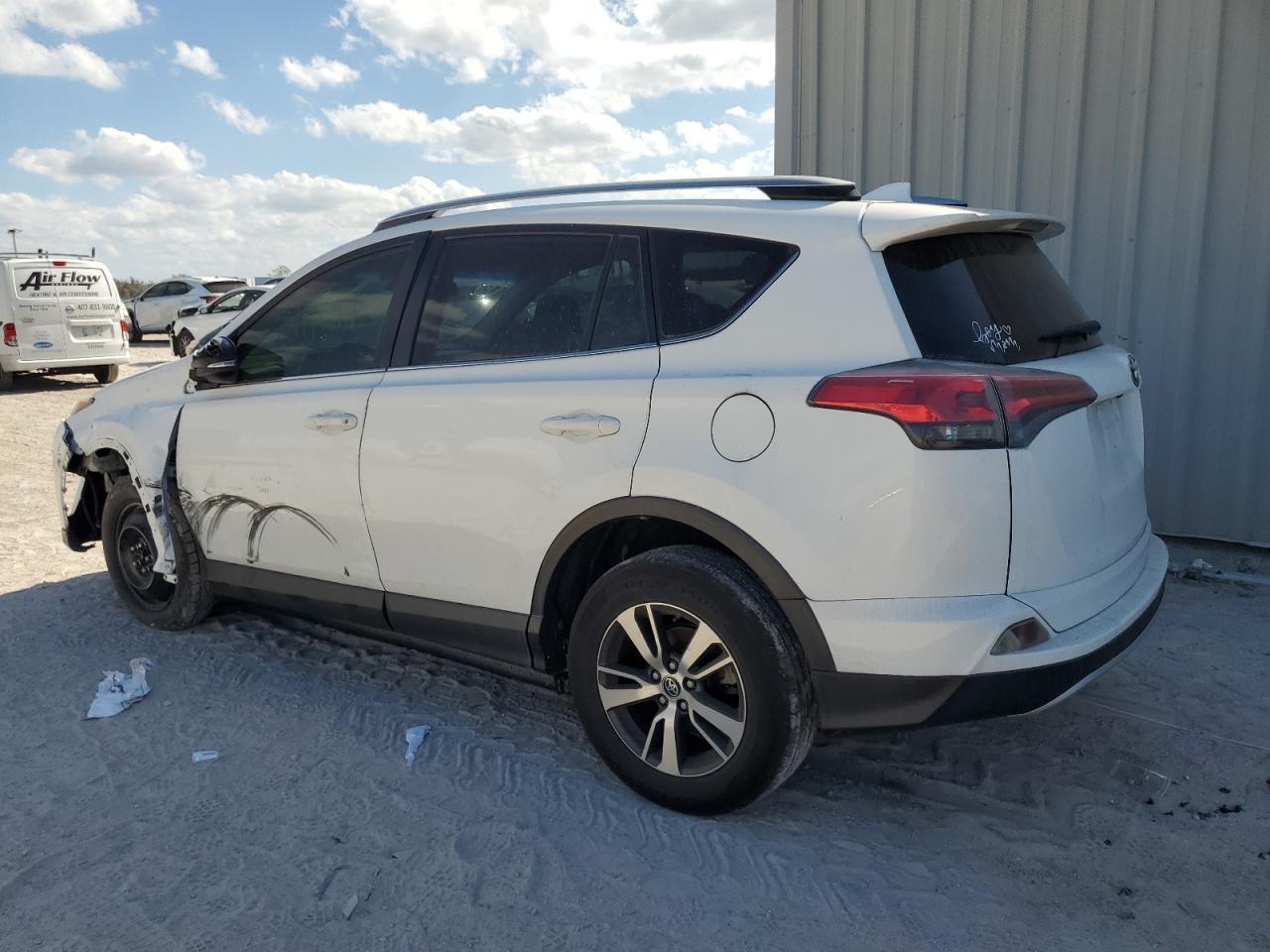 2017 TOYOTA RAV4 XLE - Фото 2