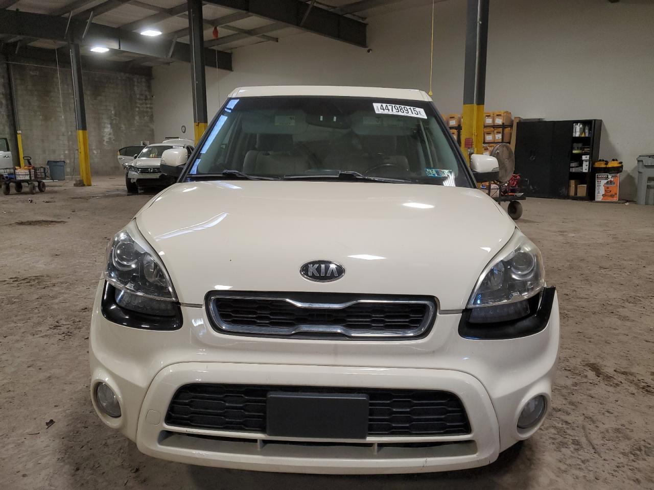 2013 KIA SOUL + - Image 5