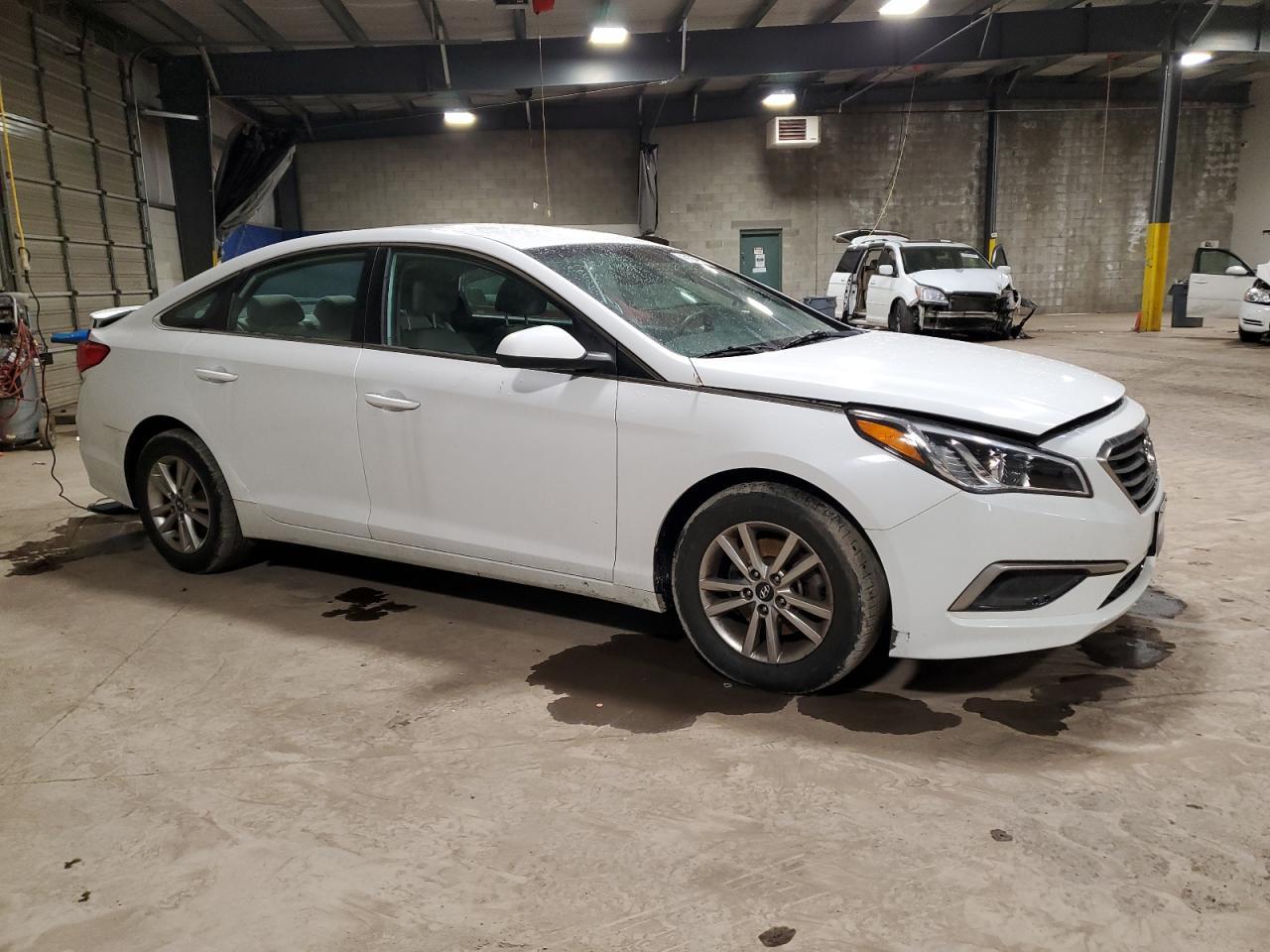 2017 HYUNDAI SONATA SE - Фото 4