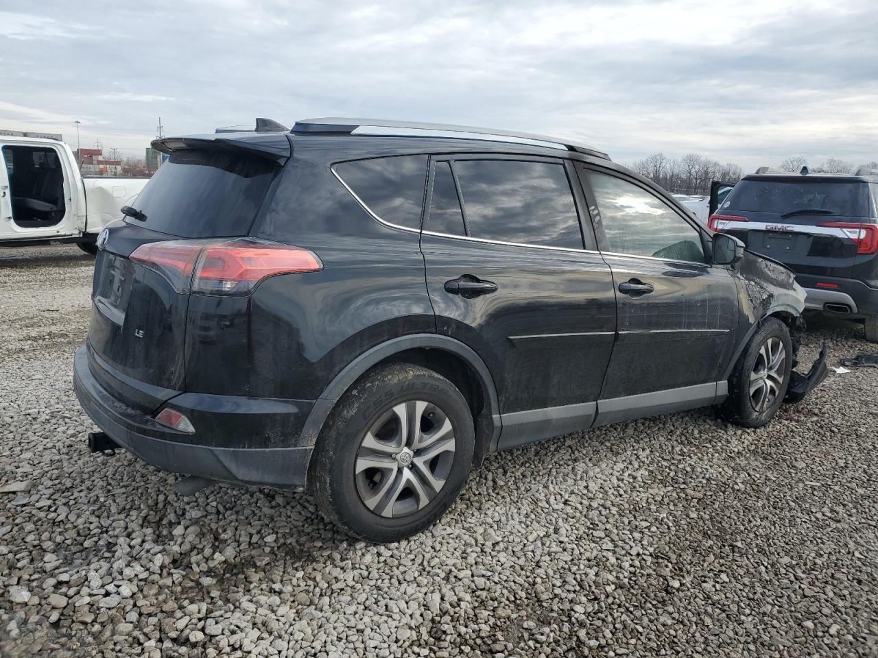 2017 TOYOTA RAV4 LE - Фото 3
