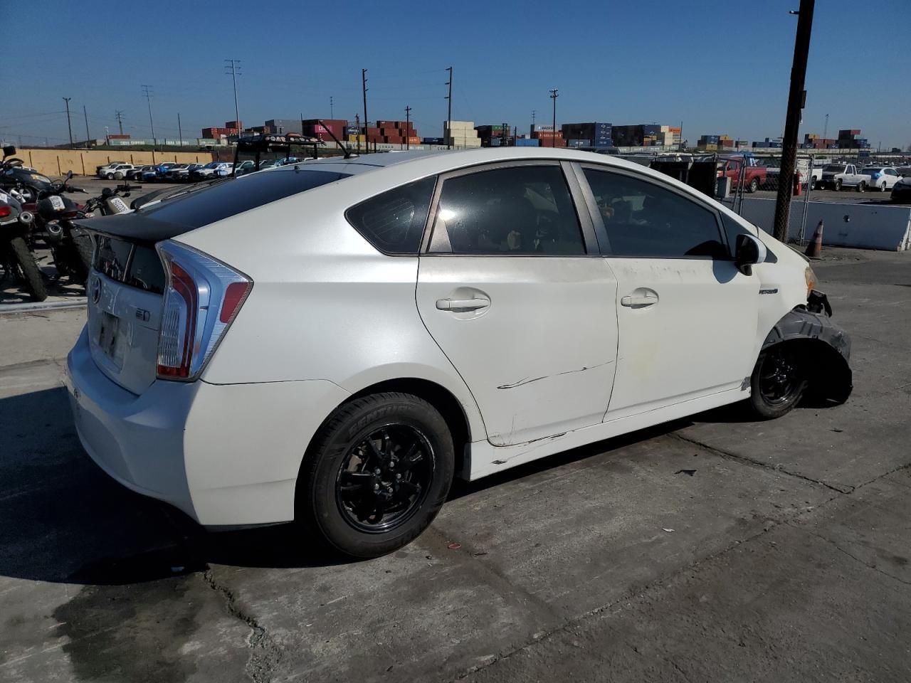 2015 TOYOTA PRIUS - Image 3