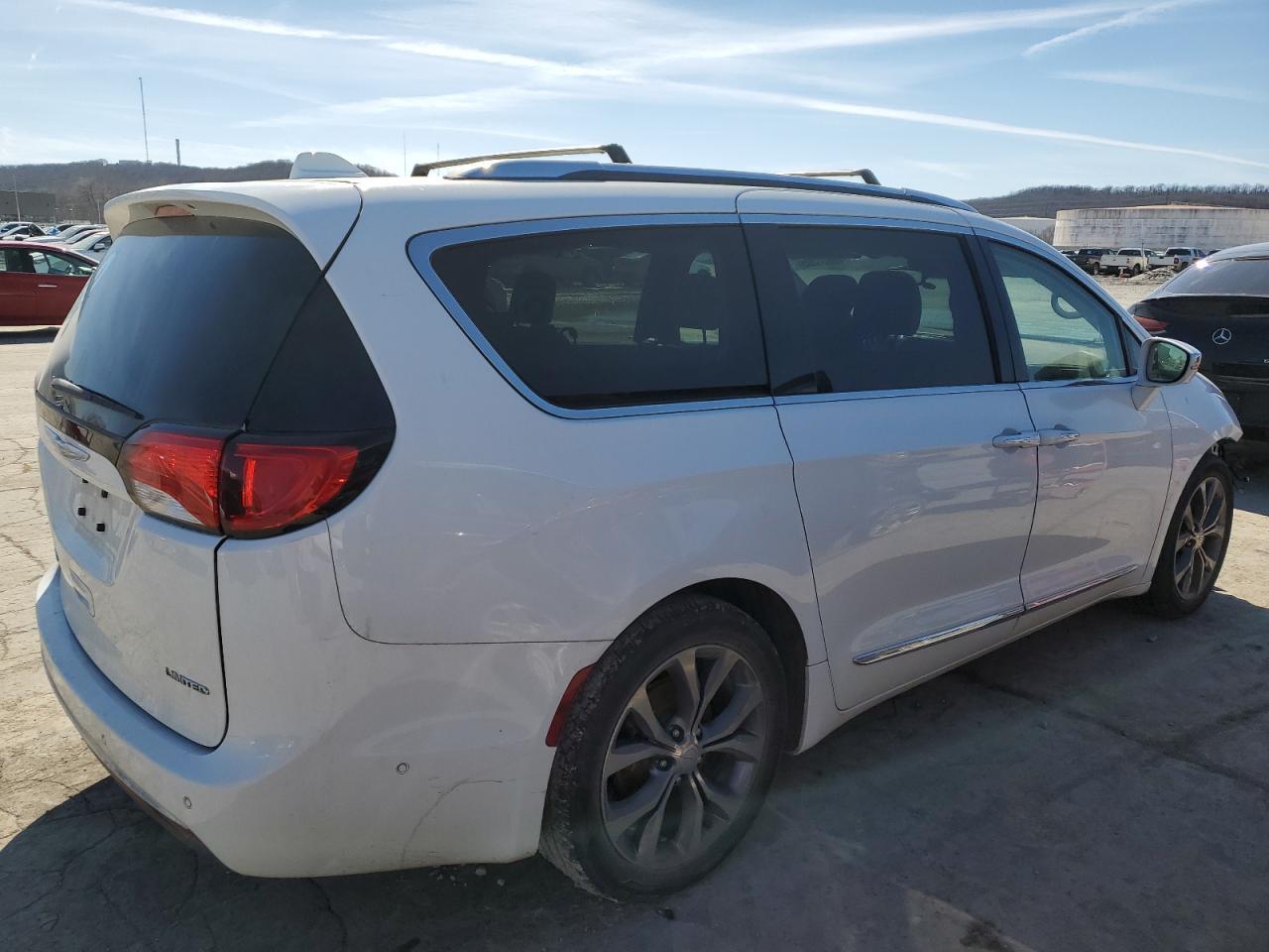 2017 CHRYSLER PACIFICA L - Image 3
