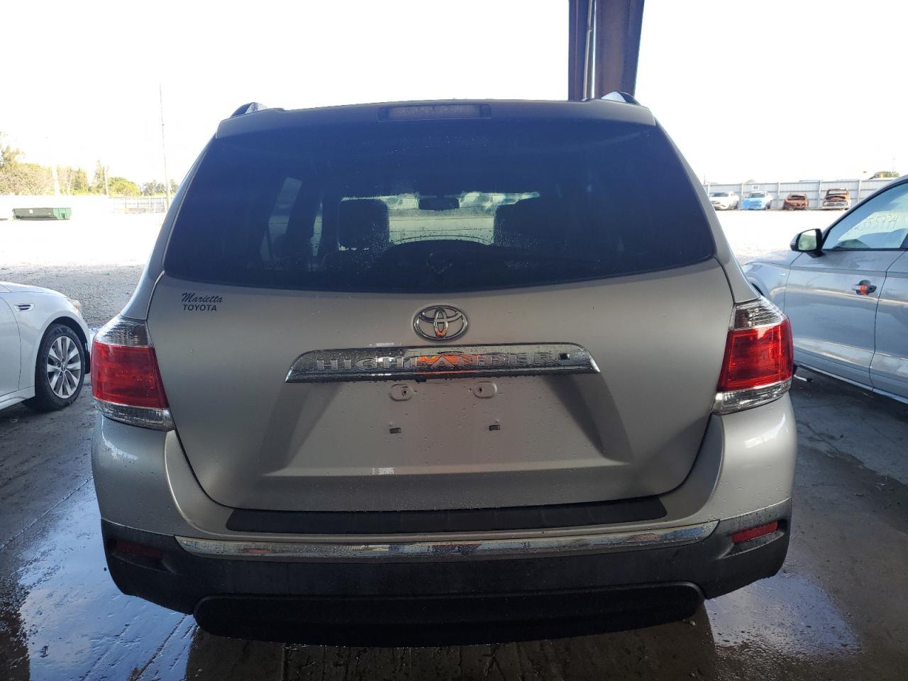 2011 TOYOTA HIGHLANDER - Image 6