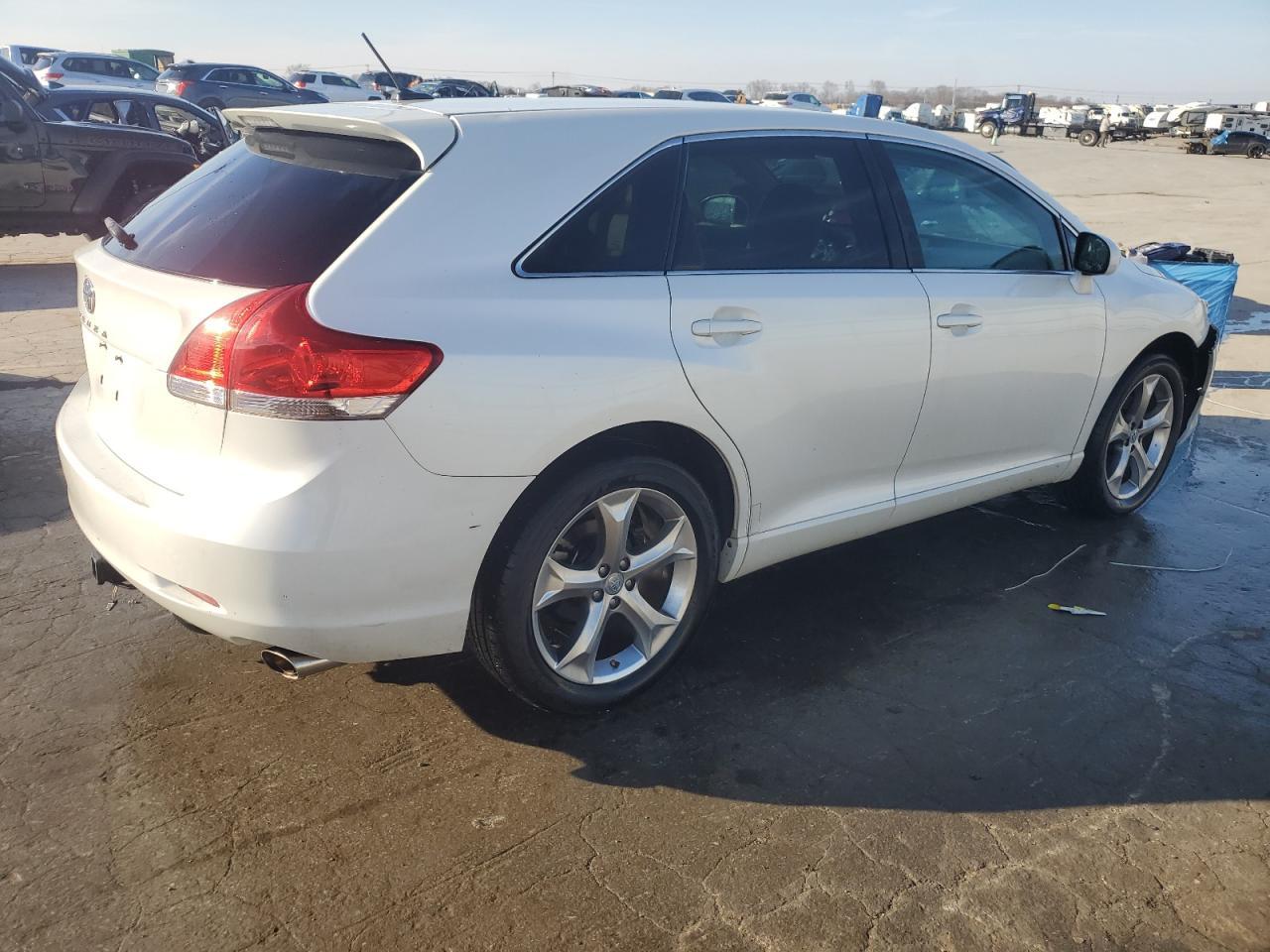 2011 TOYOTA VENZA - Фото 3