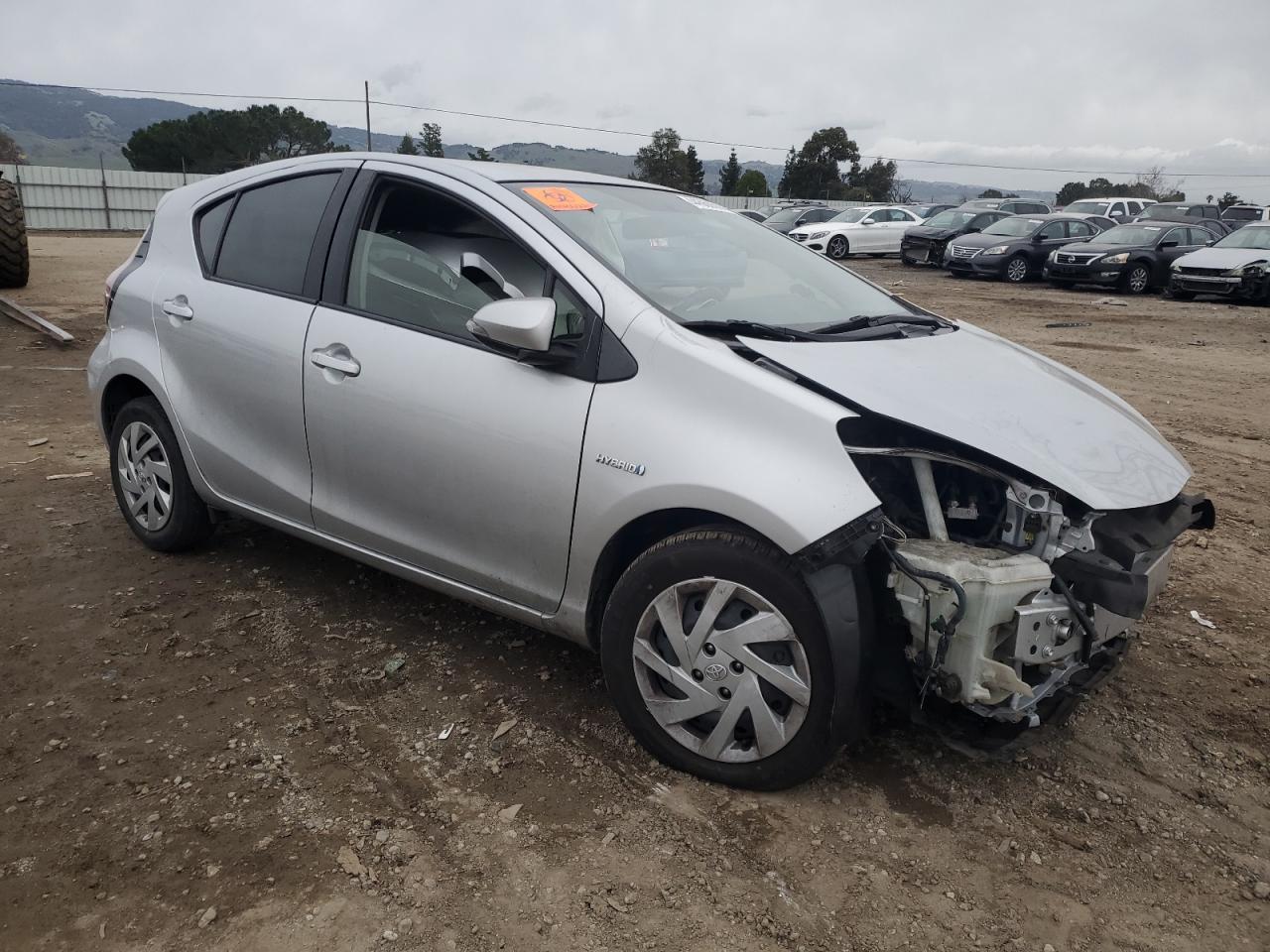2015 TOYOTA PRIUS C - Image 4