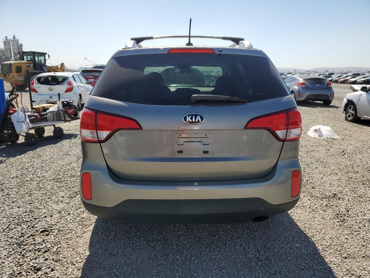 2014 KIA SORENTO LX - Image 6