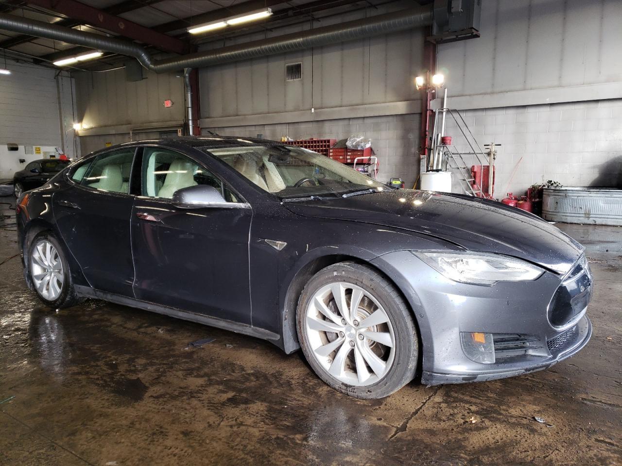 2015 TESLA MODEL S 70 - Фото 4