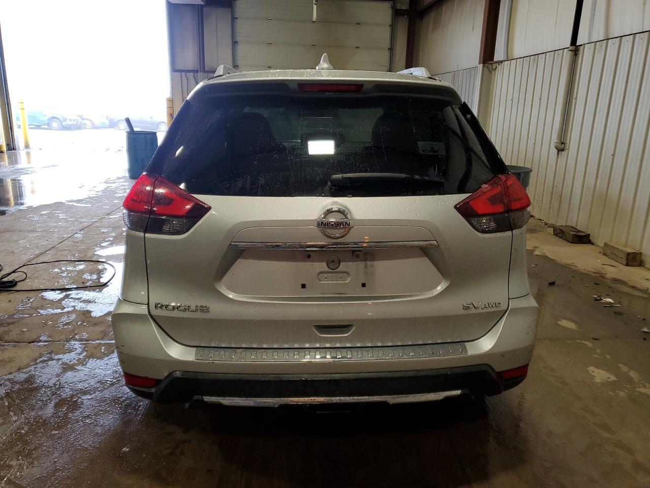 2017 NISSAN ROGUE SV - Image 6