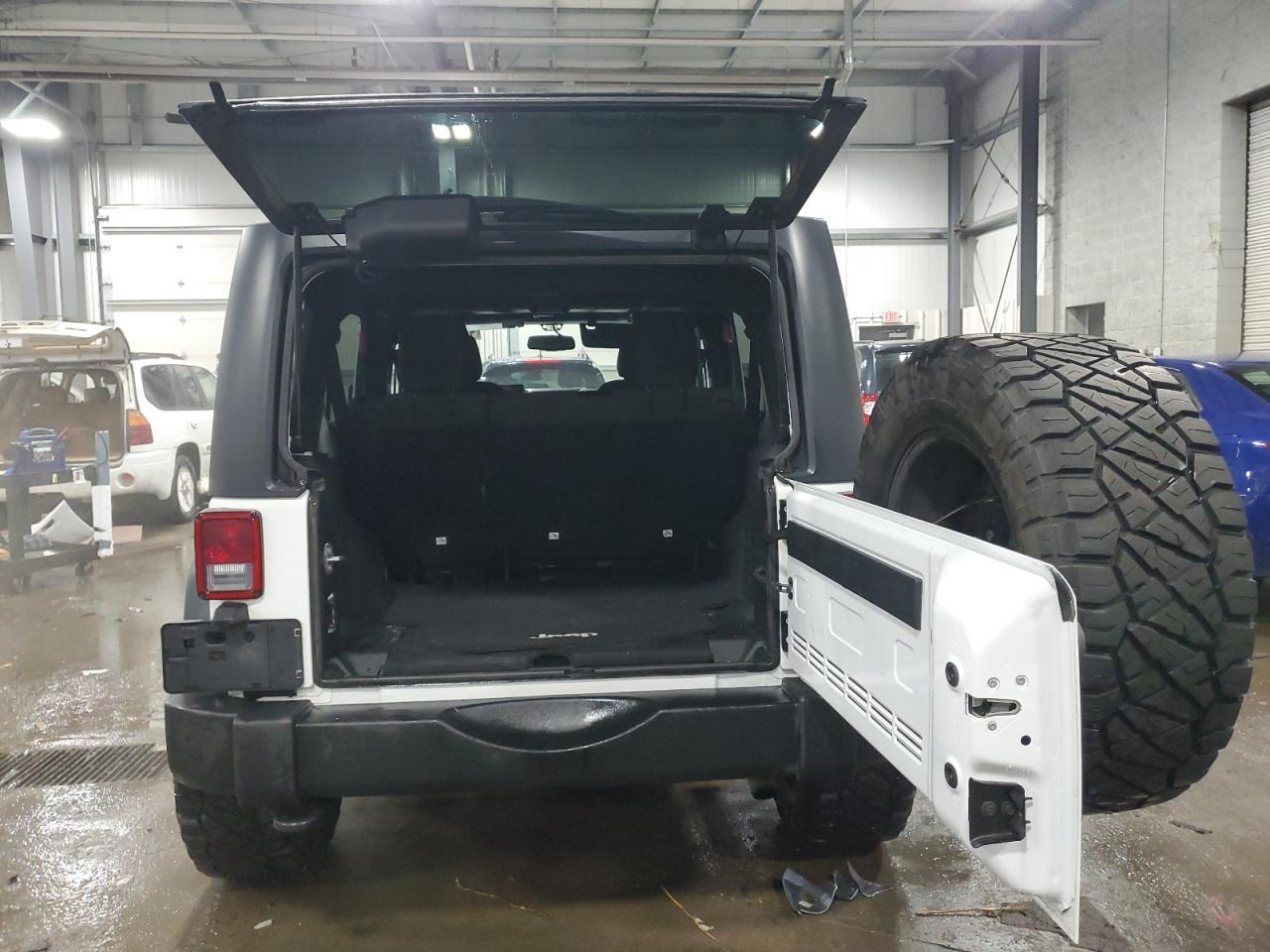 2017 JEEP WRANGLER U - Фото 6