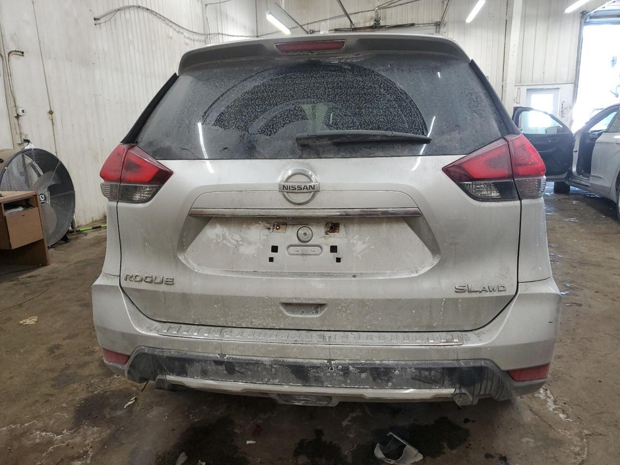 2017 NISSAN ROGUE SV - Image 6