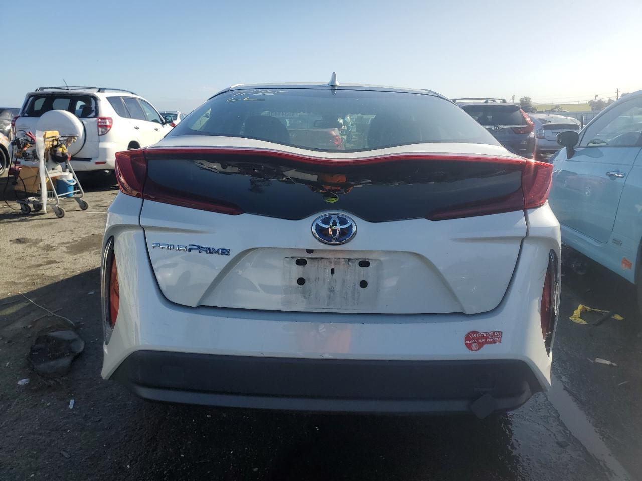 2018 TOYOTA PRIUS PRIM - Image 6