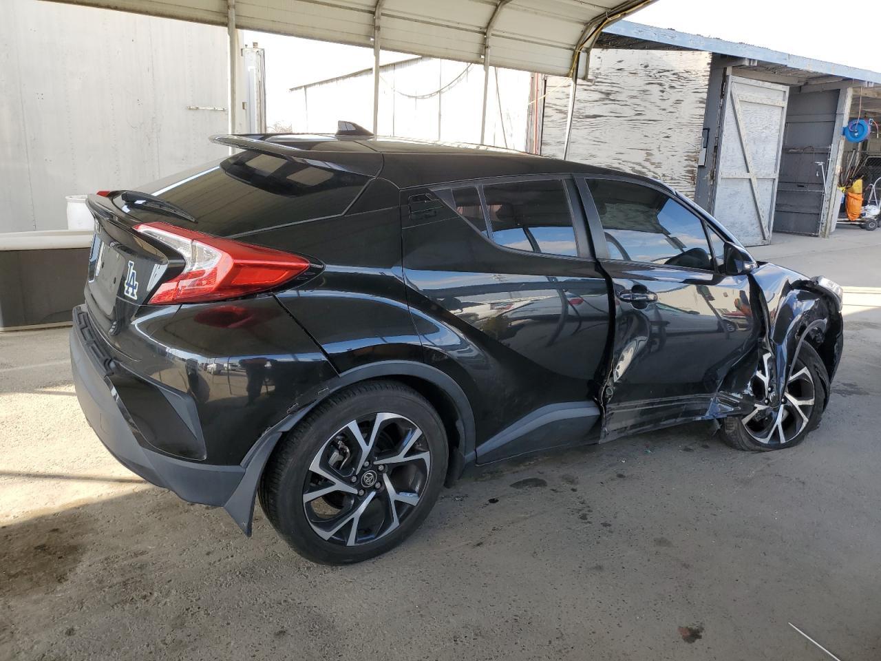 2018 TOYOTA C-HR XLE - Фото 3