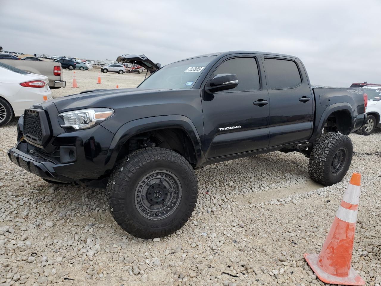 2017 TOYOTA TACOMA DOU
