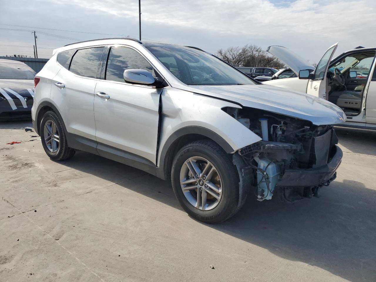 2017 HYUNDAI SANTA FE S - Image 4