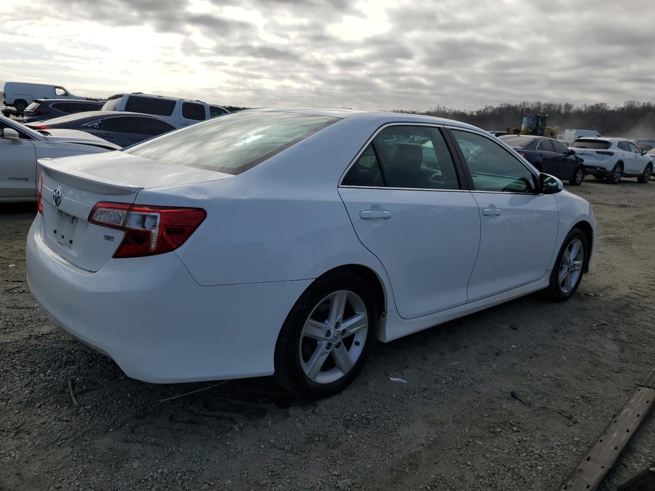 2014 TOYOTA CAMRY L - Image 3