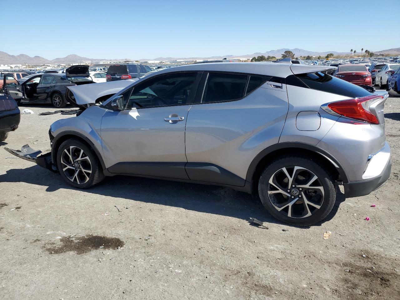2018 TOYOTA C-HR XLE - Фото 2