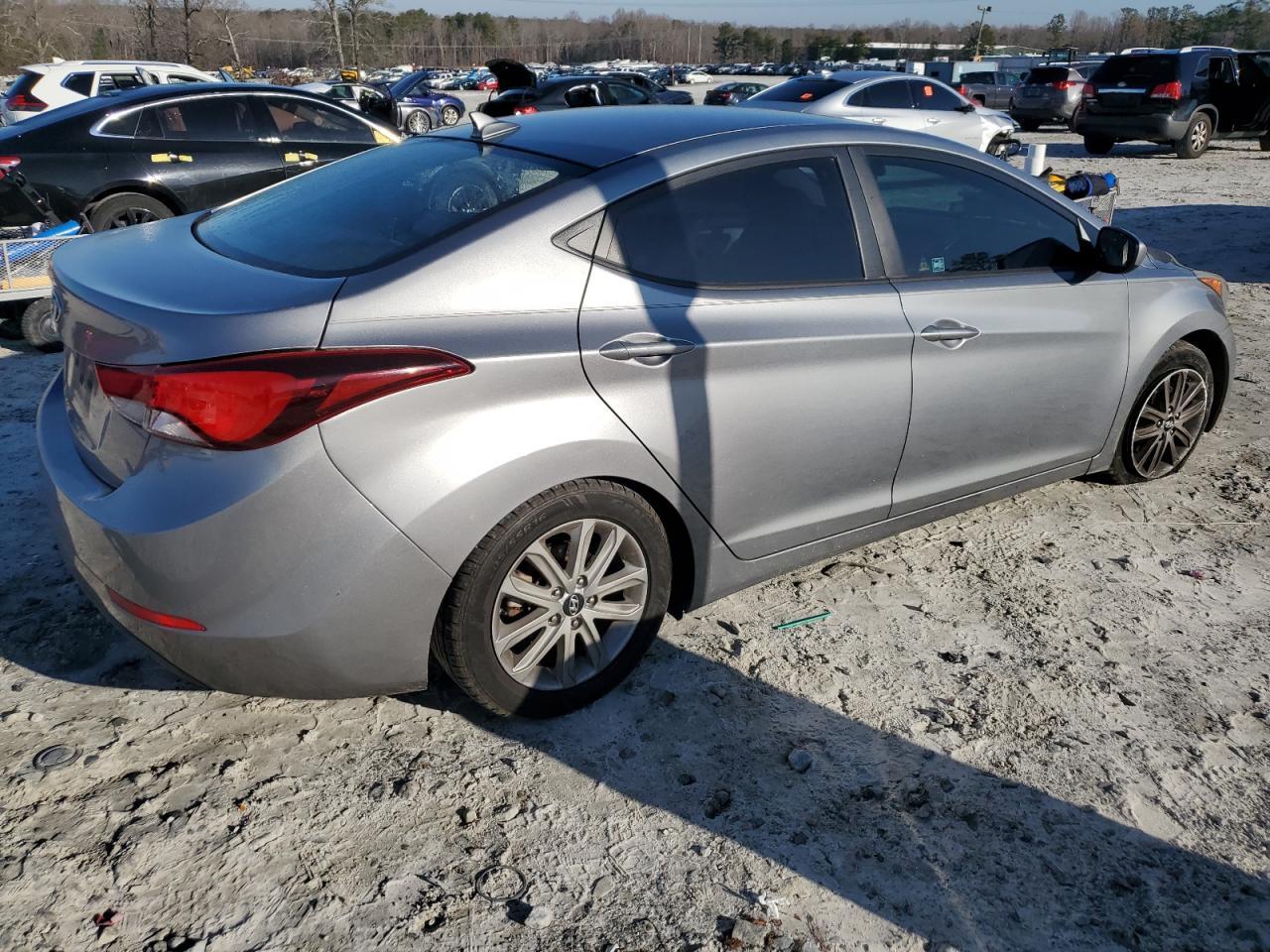 2015 HYUNDAI ELANTRA SE - Image 3