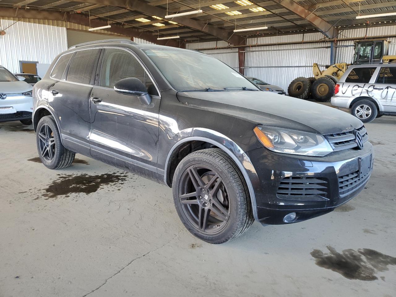 2011 VOLKSWAGEN TOUAREG V6 - Image 4