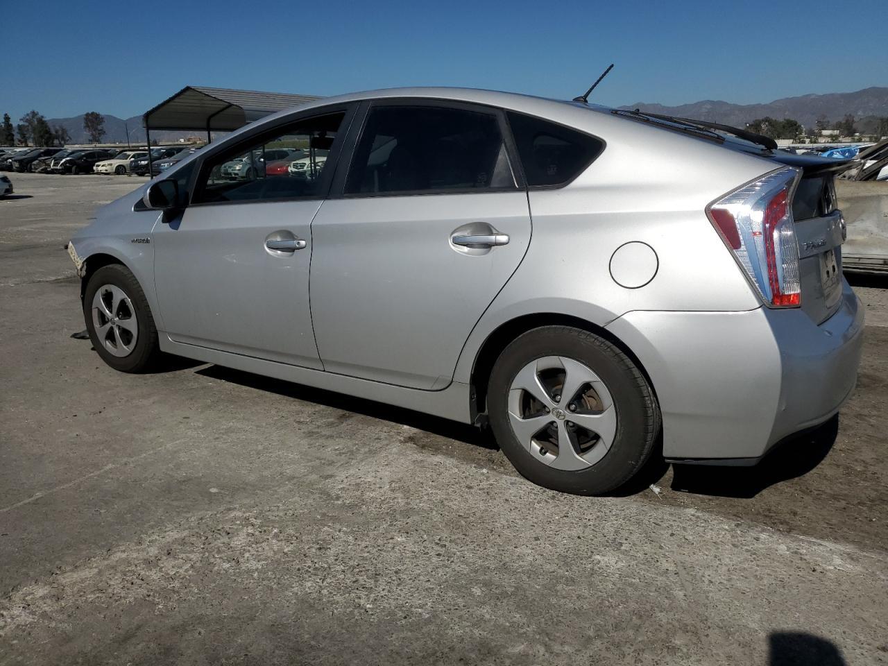 2015 TOYOTA PRIUS - Image 2