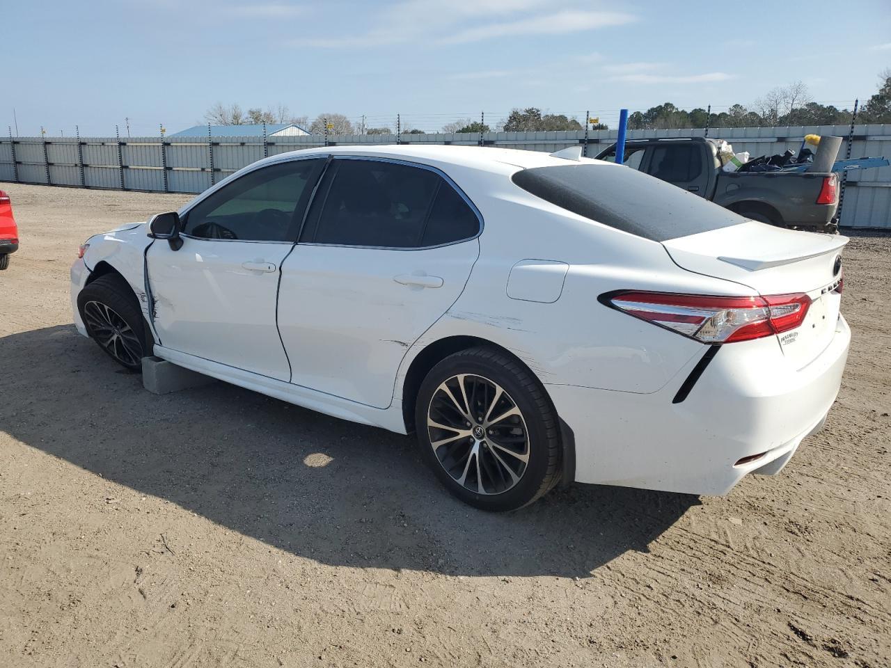 2020 TOYOTA CAMRY SE - Image 2