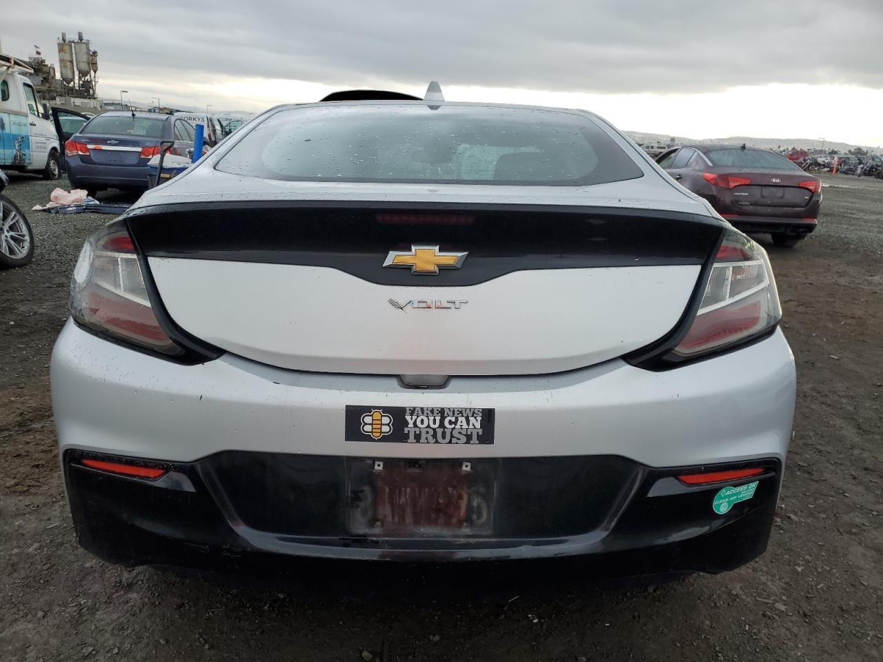2017 CHEVROLET VOLT LT - Image 6
