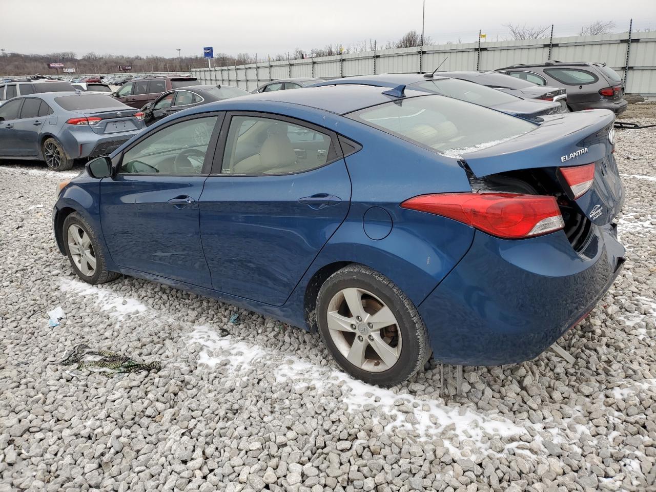 2013 HYUNDAI ELANTRA GL - Image 2