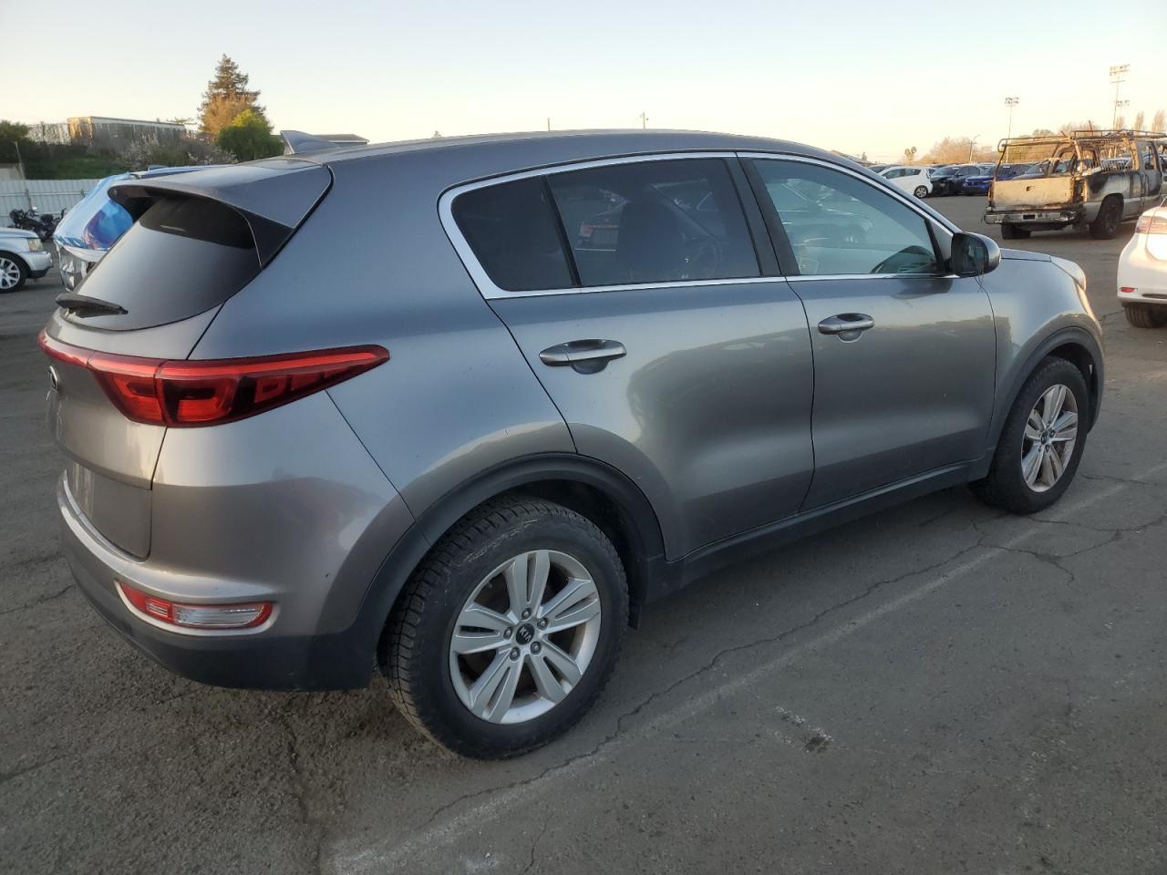 2017 KIA SPORTAGE L - Image 3