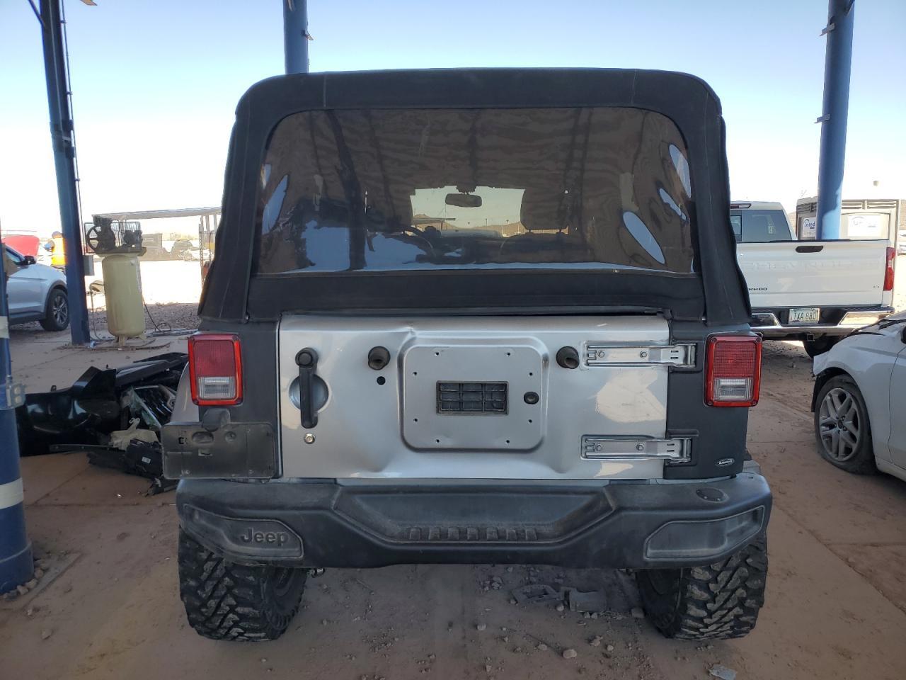 2015 JEEP WRANGLER U - Фото 6