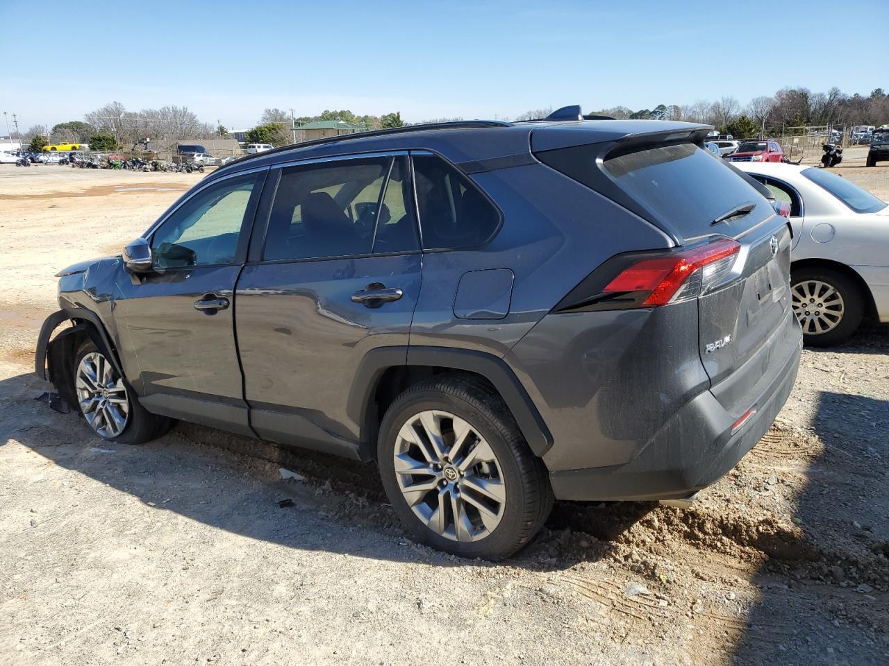 2024 TOYOTA RAV4 XLE P - Фото 2