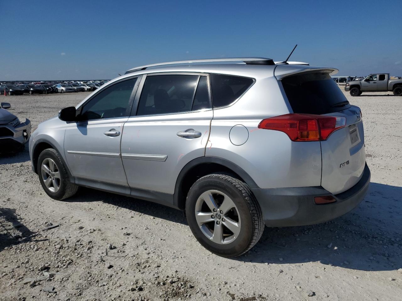2015 TOYOTA RAV4 XLE - Фото 2