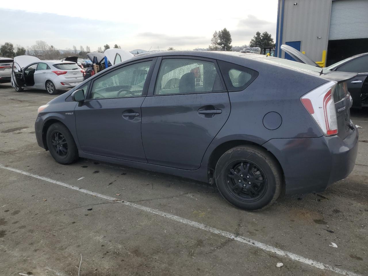 2013 TOYOTA PRIUS - Фото 2