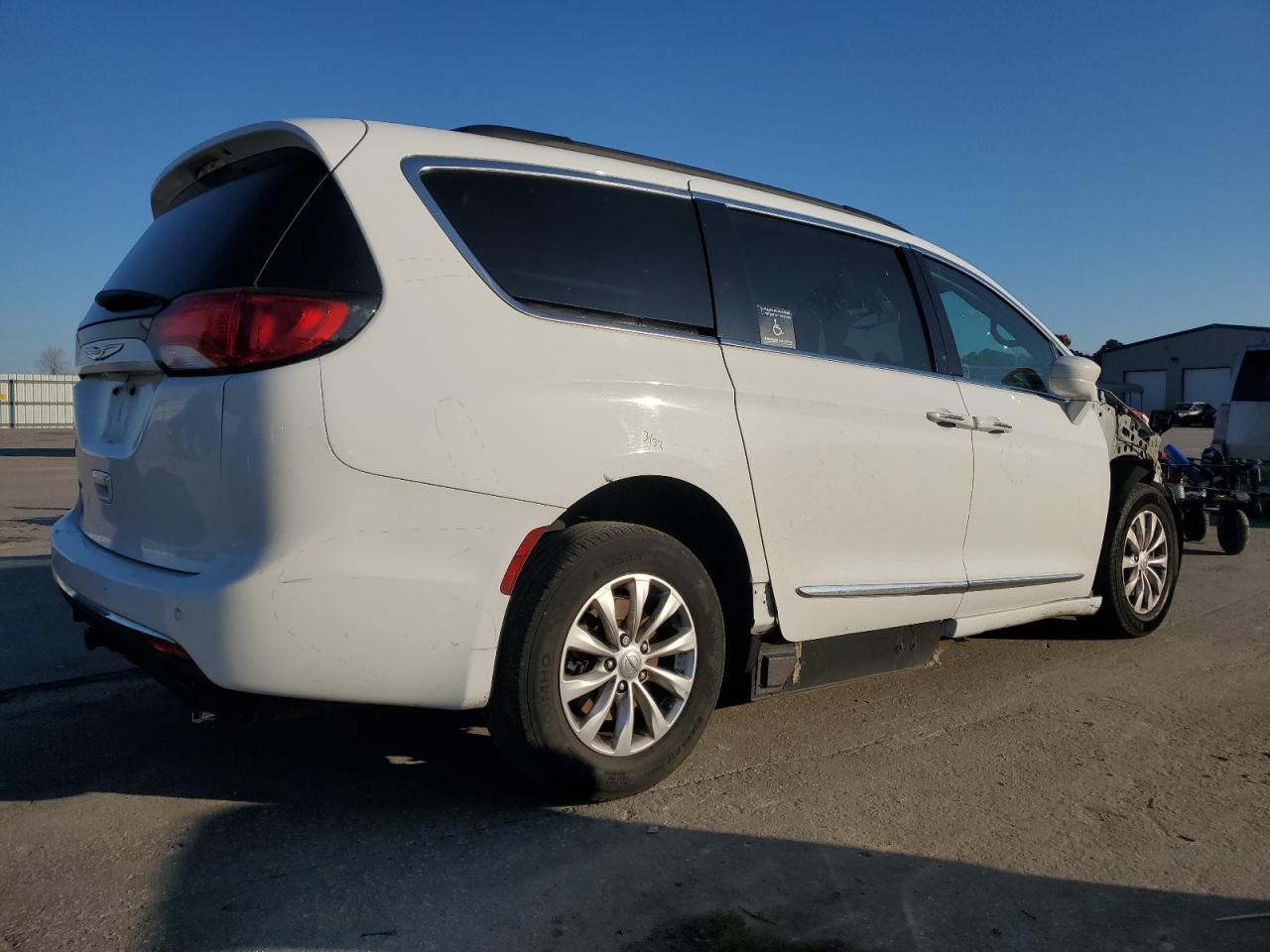 2017 CHRYSLER PACIFICA T - Image 3