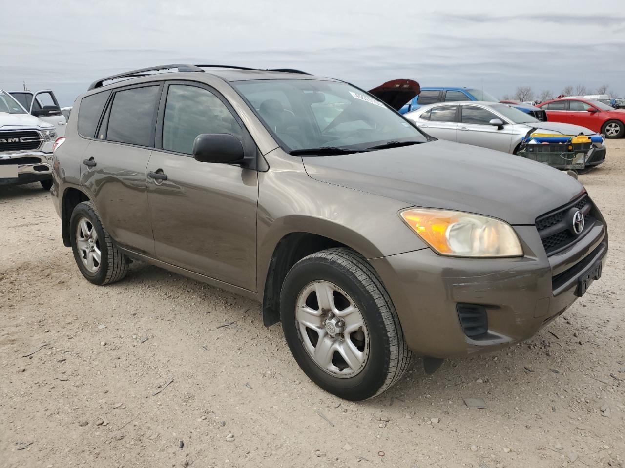 2011 TOYOTA RAV4 - Фото 4