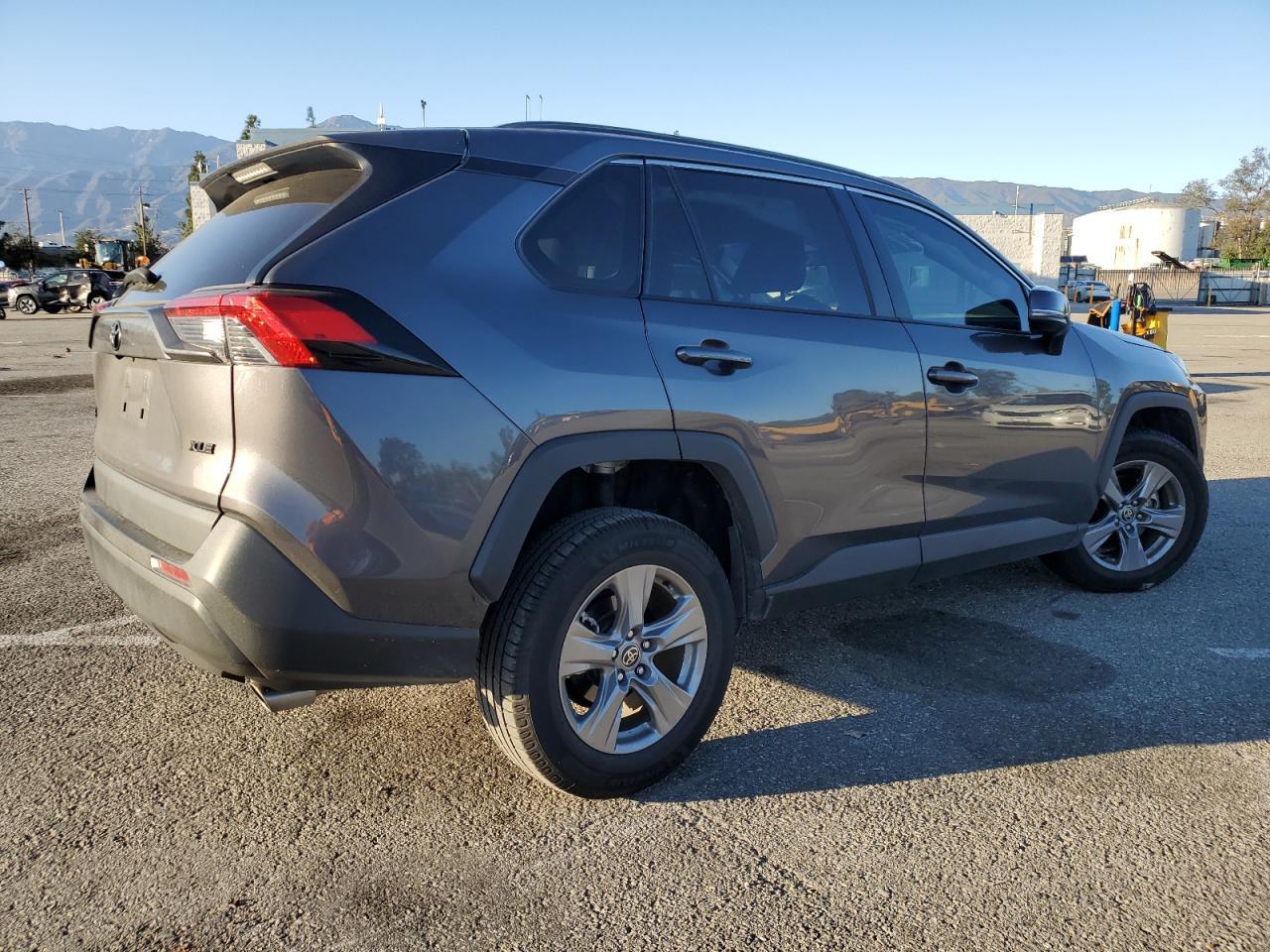 2022 TOYOTA RAV4 XLE - Фото 3