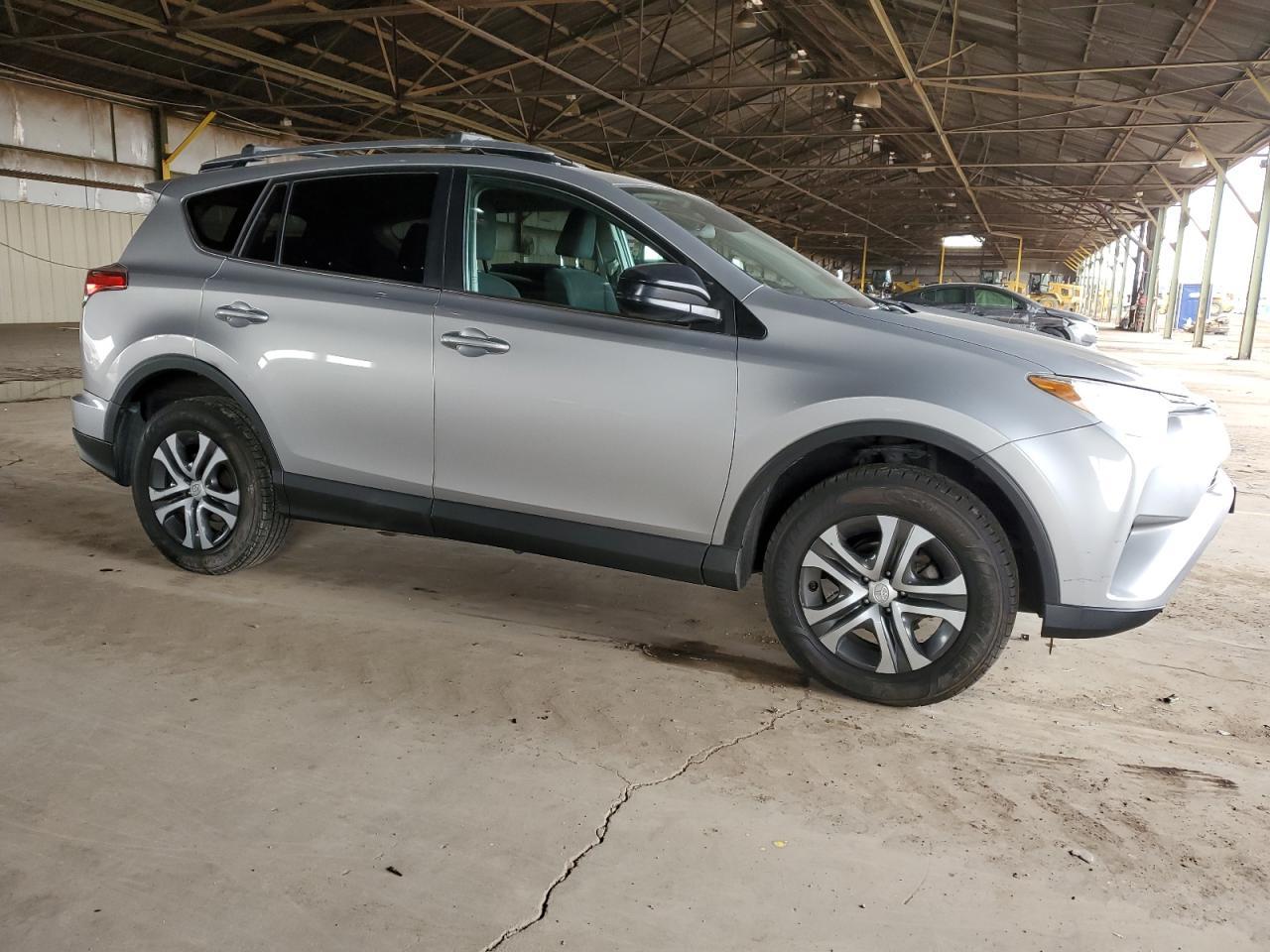 2017 TOYOTA RAV4 LE - Image 4