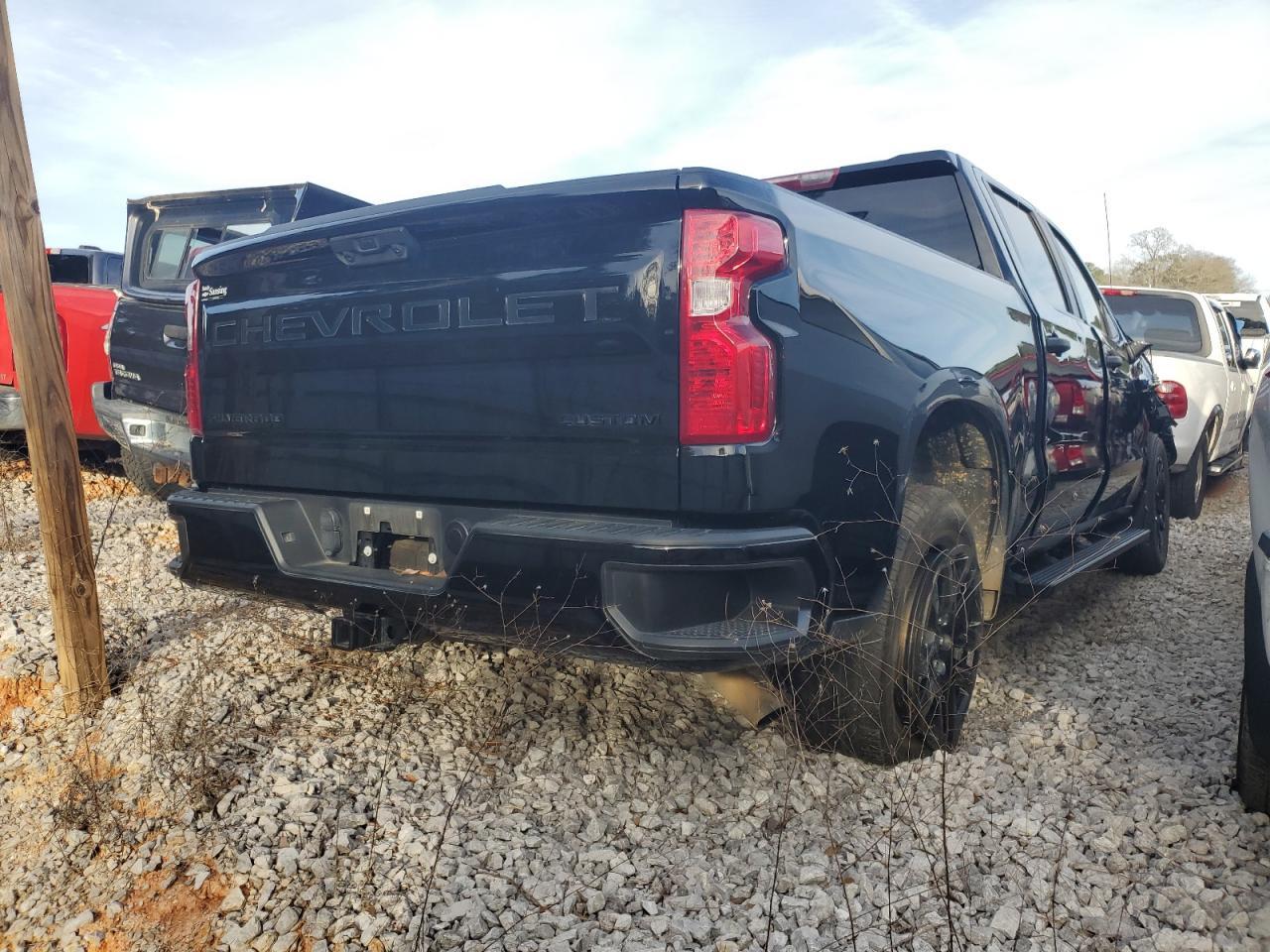 2023 CHEVROLET SILVERADO - Фото 3