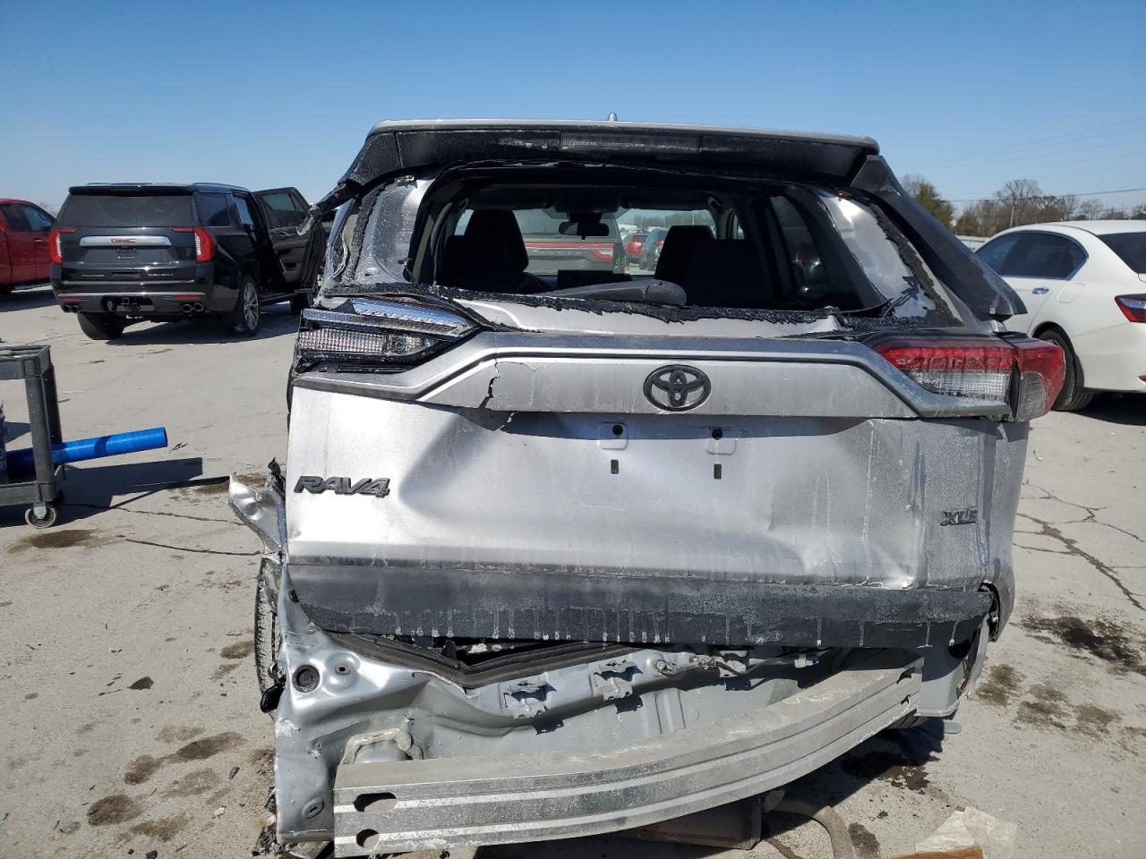 2022 TOYOTA RAV4 XLE - Image 6
